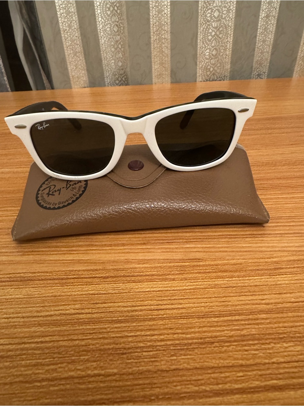 Authentic Ray-Ban White Frame Sunglasses with Black Lenses - Picture 5 of 9